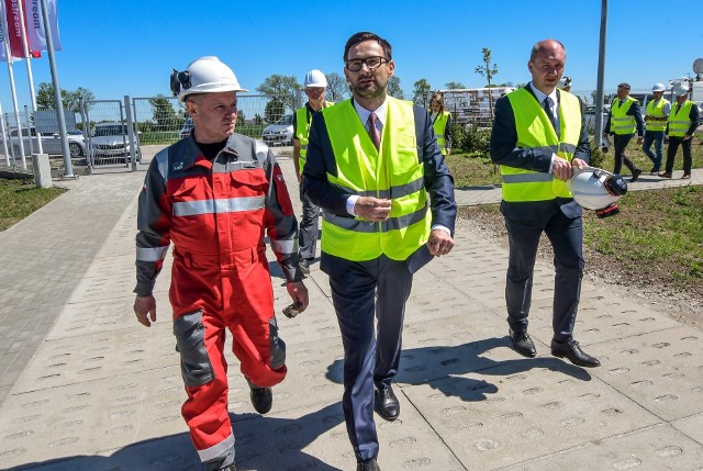 O tym, że dokonano wyboru wykonawcy elektrowni w Grudziądzu, Daniel Obajtek (w środku), prezes PKN Orlen poinformował w środę podczas wizyty w nowej elektrowni w Bajerzu (pow. chełmiński)