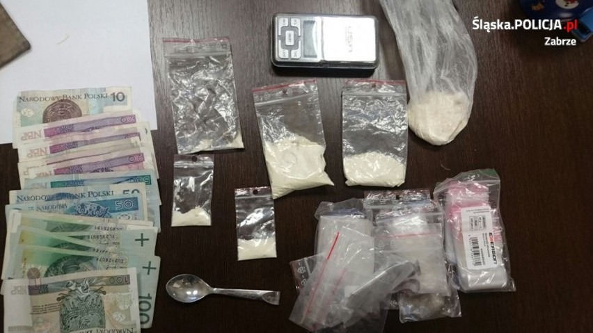 Policjanci z Zabrza znaleźli prawie 600 działek dilerskich amfetaminy 