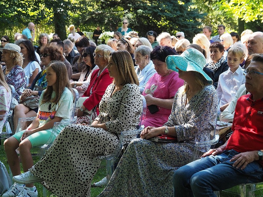 W Łodzi czytano "Ballady i romanse" w ogrodzie przy pałacu i w bibliotekach