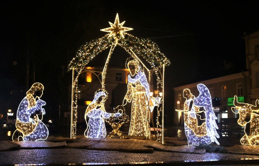 Ponad sto nowych iluminacji świątecznych wkrótce rozbłyśnie na placach, ulicach, skwerach i rondach w Chełmie