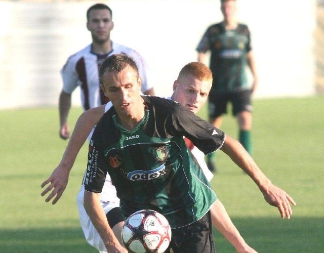 Wojciech Białek (z piłką) rozstaje się ze Stalą Stalowa Wola.