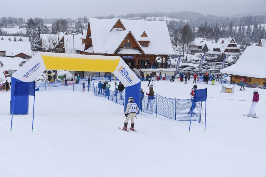 Witów: Górale jeździli na nartach w regionalnych strojach [GALERIA]