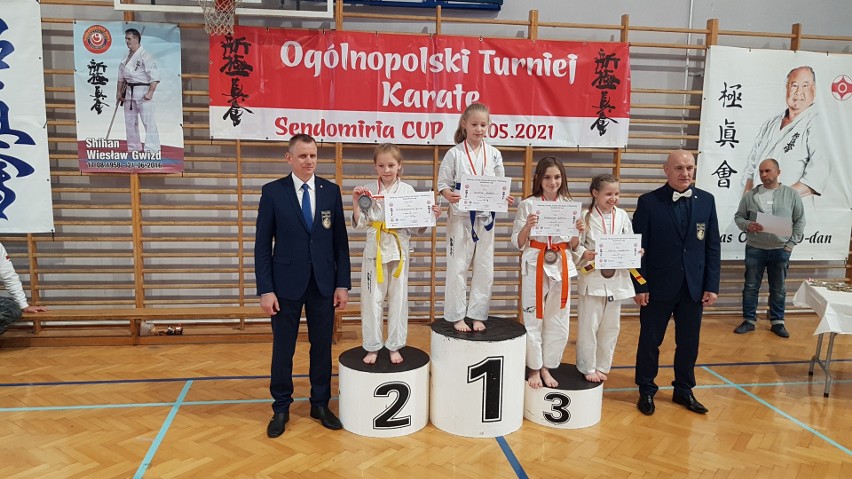 Cztery medale karateków z Niekłania na zawodach Sendomiria Cup w Sandomierzu [ZDJĘCIA]