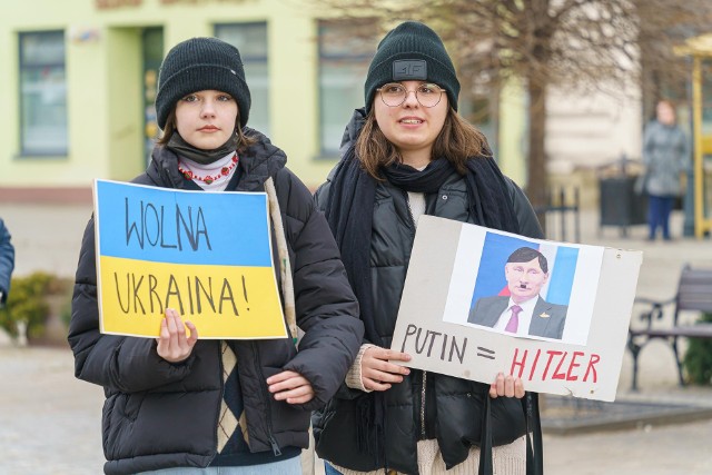 Zaprotestowali przeciwko wojnie i agresji Rosji. Sądecczyzna solidarna z Ukrainą