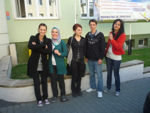 Sibel, Elif, Sibel, Mahmud i Selin przyjechali z Turcji do Bydgoszczy w ramach wymiany studentów z programu Erasmus