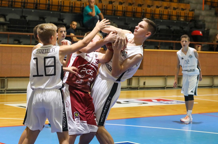 Pierwszy turniej Pogoń Basket Cup. Nasze drużyny na podium. ZDJĘCIA