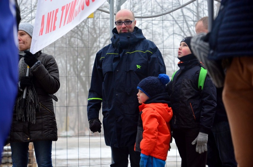 Protest pocztowców w Lublinie. Chcą podwyżki i lepszych warunków pracy (ZDJĘCIA, WIDEO)