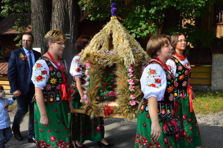 Dożynki nie mogą się obyć bez wieńca dożynkowego...