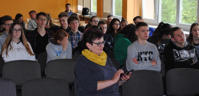 Spotkanie z radomskimi detektywami, w XII Liceum Ogólnokształcącym zorganizowała Renata Smorongowicz.