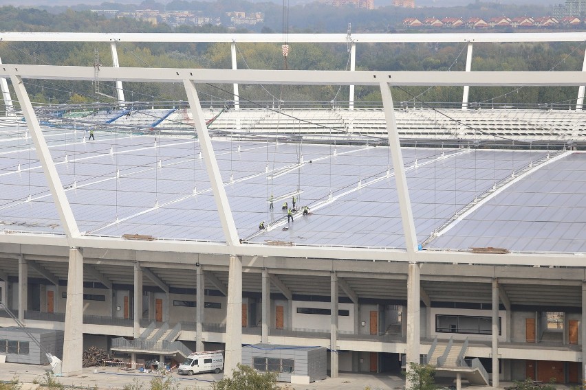 Przykryto już 7 z 40 części (tzw. pól) nowego stadionu