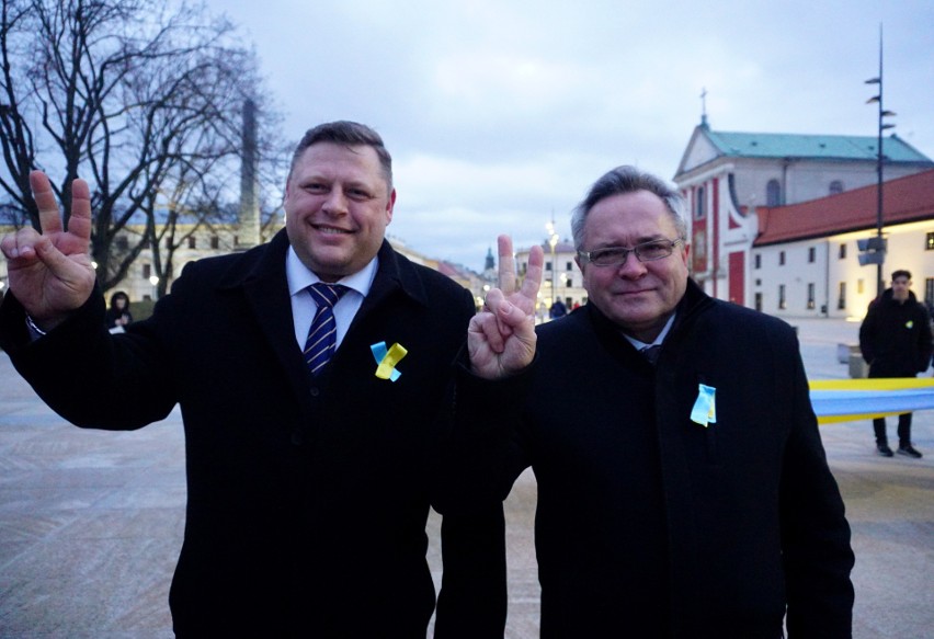 Akcja „Solidarni z Ukrainą” na placu Litewskim. Lublinianie jednoczą się z narodem ukraińskim. ZOBACZ ZDJĘCIA