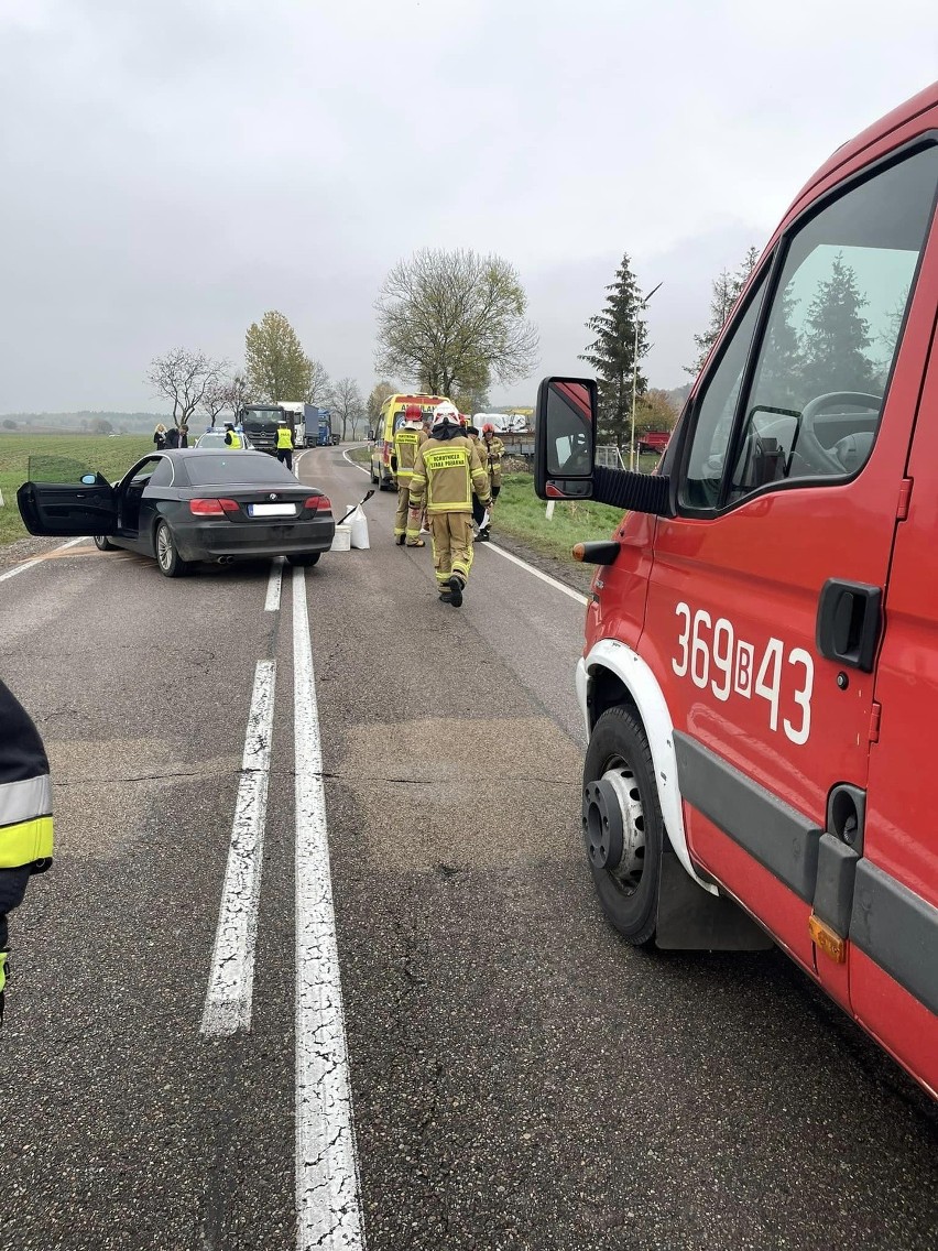 Wyrzyki. Zderzenie Toyoty i BMW. Na DK 64 odbywa się ruch wahadłowy