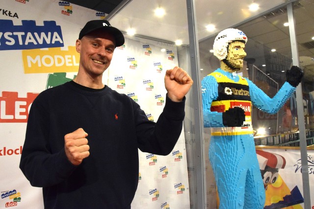 Dzisiaj w wiślańskim DH Świerk otwarta została wystawa klocków LEGO, gwoździem programu było odsłonięcie figury Piotra Żyły