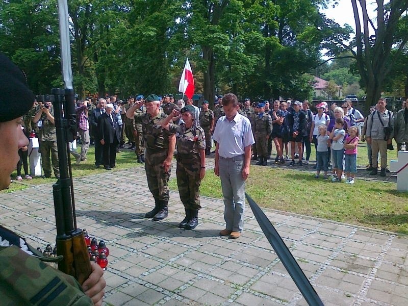 "Kadrówka" już w Kielcach. Rekordowa liczba uczestników marszu w 100. rocznicę wejścia do miasta legionów Piłsudskiego (video)