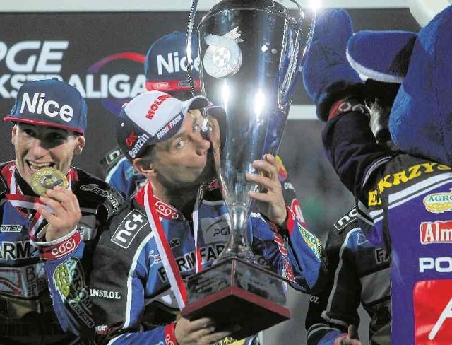 Nicki Pedersen potrzebował aż 17 sezonów, żeby założyć na szyi pierwszy złoty medal mistrzostw Polski. To historyczna chwila.