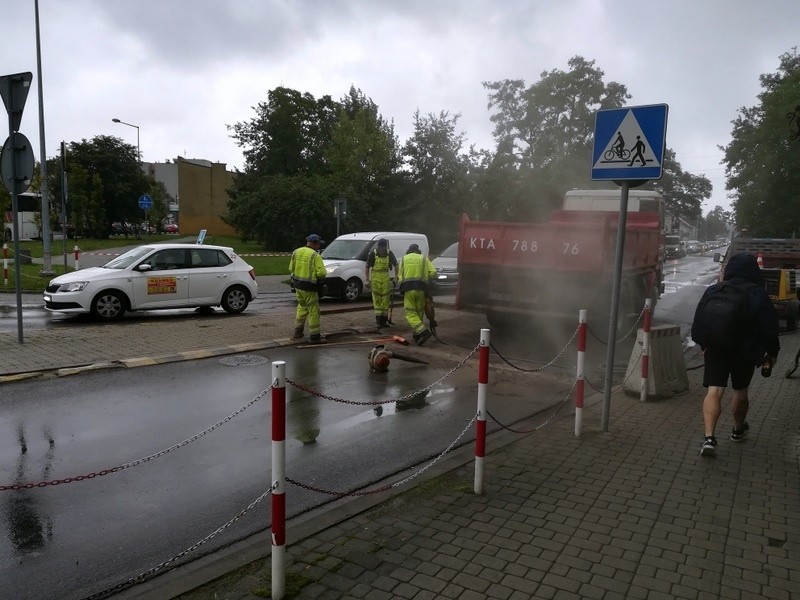 Drogowcy rozkopali przejście dla pieszych na ul. Szkotnik