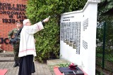 W Ostrowi upamiętniono ofiary Zbrodni Katyńskiej. Obchody 84. rocznicy Zbrodni Katyńskiej odbyły się na cmentarzu 12.04.2024