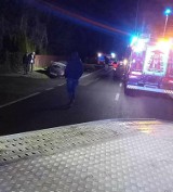 Nocny wypadek na drodze krajowej nr 79 pod Krakowem. Zderzenie pojazdów, są osoby ranne