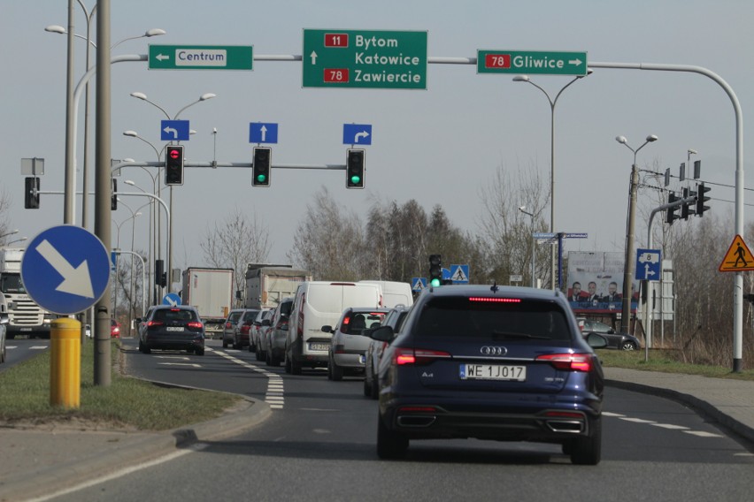 Według generalnego pomiaru ruchu z 2015 roku DK 11 przez...