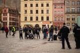 Marsz Swobody przeszedł ulicami Wrocławia. 15 osób zablokowało miasto