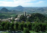 "Najpiękniejsze miasto Włoch? San Leo: jeden zamek warowny i dwa kościoły" - te słowa o San Leo wypowiedział Umberto Eco. Warto pojechać tam by sprawdzić, czy miał rację.