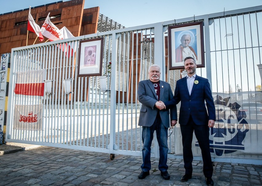 Lech Wałęsa i Jarosław Wałęsa zabrali głos w sprawie trwającego strajku nauczycieli: "Powinni dać tej władzy w twarz" [wideo]