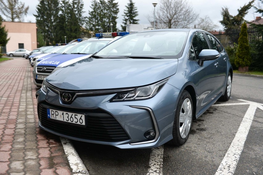 Nowy nieoznakowany radiowóz policji w Przemyślu. To Toyota Corolla o mocy 130 KM [ZDJĘCIA]