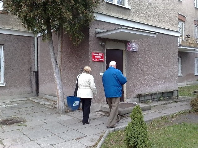 W komisji obwodowej numer 25 w Radomiu przy ulicy Siennej 7 panuje spory ruch.