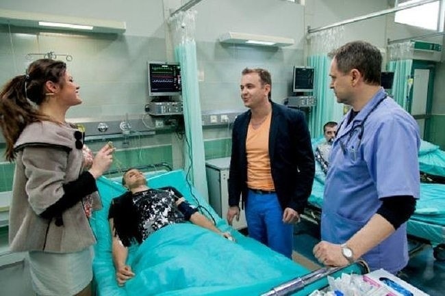 Radosław Liszewski na planie "Szpitala" (Fot. FOTO TVN/...