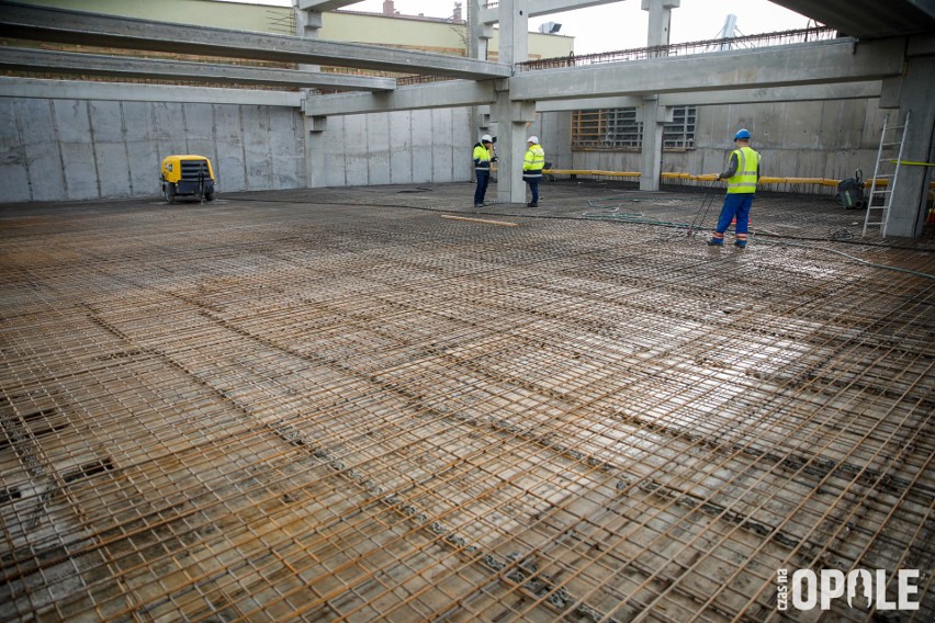 Centrum przesiadkowe Opole Główne. Betonowanie ramp