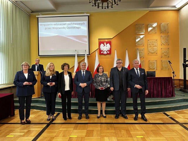 W Opolskim Urzędzie Wojewódzkim odbyła się uroczystość wręczenia odznaczeń państwowych zasłużonym mieszkańcom województwa.