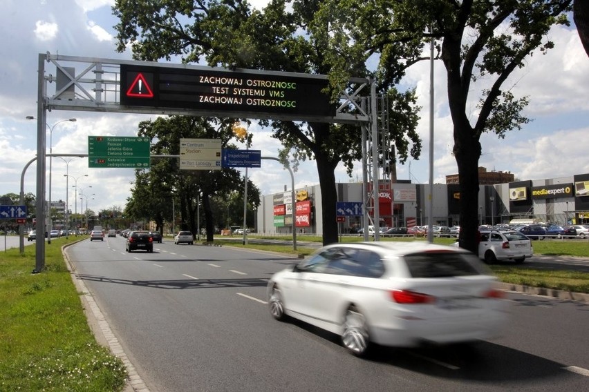 Wrocław: Testują tablice od ITS-u. Kierowcy skorzystają z nich po wakacjach (FOTO)