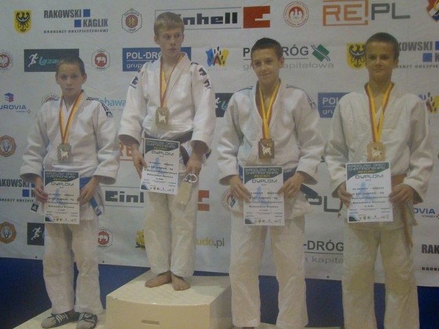 Tomasz Błoński (z lewej), judoka Gryfa-3 Słupsk wywalczył druga pozycję w otwartym Pucharze Polski juniorów młodszych i kadetów Open Championships Wrocław.