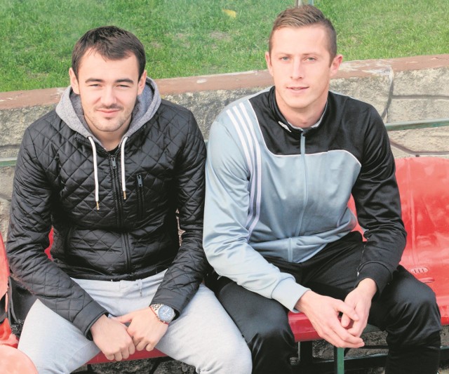Roman Lazarowicz (z lewej) nie zagra z Porońcem, może wystąpi już napastnik Piotr Kamiński.