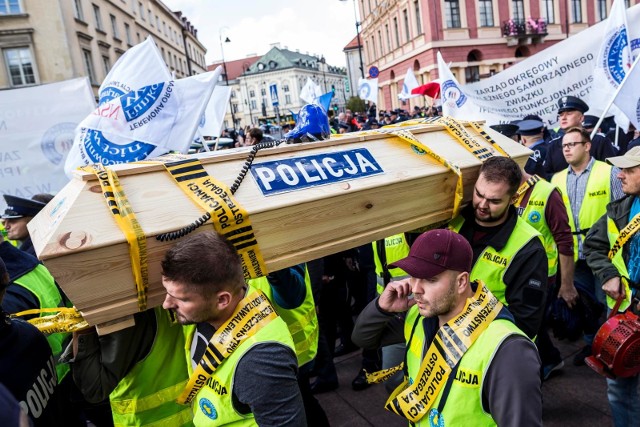 Policjanci mają otrzymać dodatkowe pieniądze.