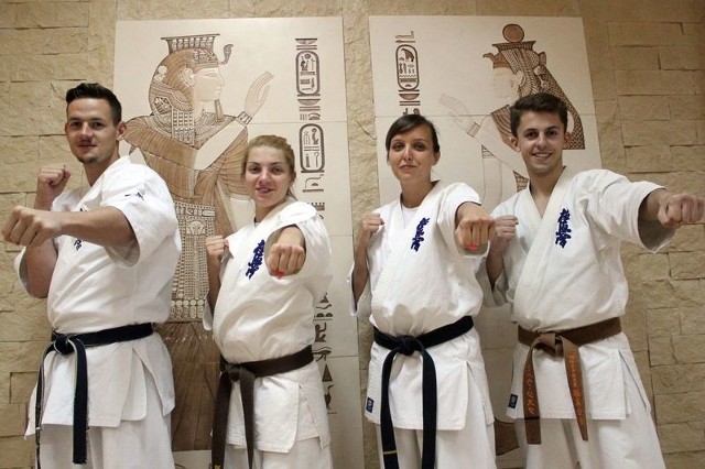 Najlepsi obecnie karatecy OKKK, od lewej: Marcin Dąbrowski, Katarzyna Mierzejek, Emilia Płaszczyńska i Michał Zysk.