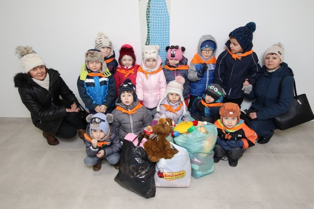 Dużo prezentów przyniosły dzieci z Przedszkola Integracyjnego numer 27 przy ulicy Marszałkowskiej w Kielcach.