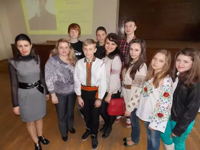 W strojach ludowych przyjechała młodzież z Liceum Przyrodniczo-Matematycznego w Iwano Frankiwsku (Ukraina).
