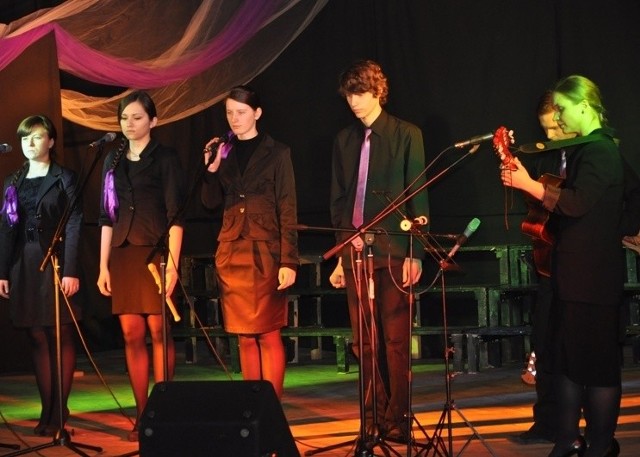 Zespół Konterfekt działający przy Miejsko-Gminnym Ośrodku Kultury w Stąporkowie zakwalifikował się do koncertu finałowego.