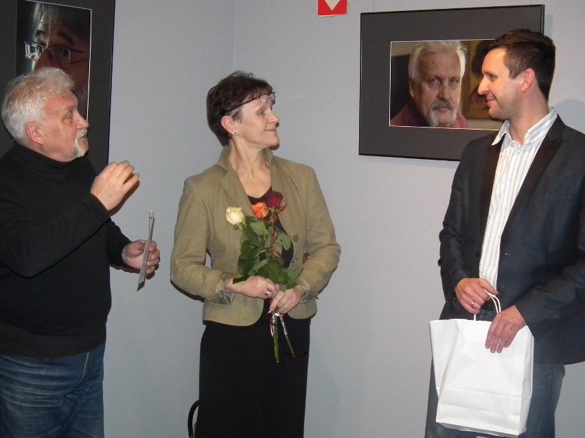 Autorce gratulowali Leszek Jastrzebiowski (z lewej) i...