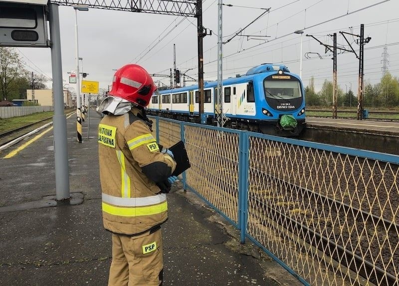 Nastolatka wpadła pod pociąg osobowy w Tarnowskich Górach