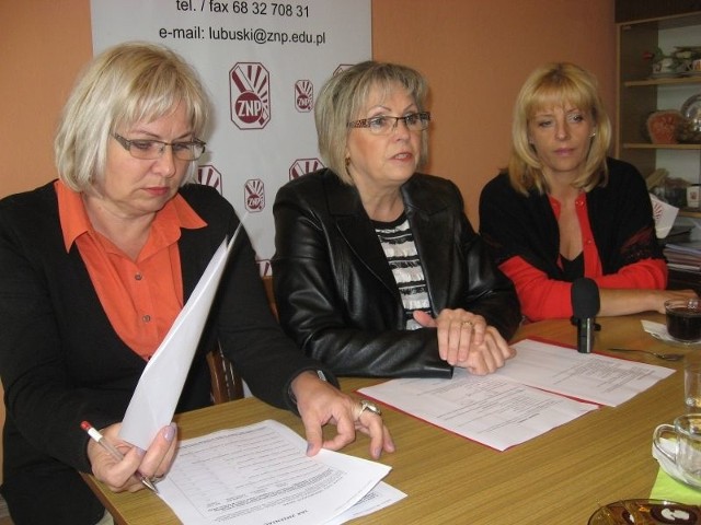 - Środowisko nasze jest zdesperowane do zdolne do różncyh formn protestu - mówią Jolanta Olszewska ( z lewej), Bożena Mania i Ewa Kostrzewska z ZNP