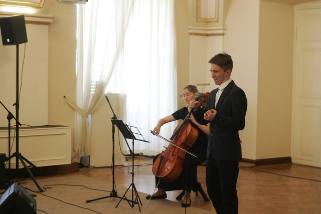 podczas finału  ostatniego Wielkopolskiego Konkursu Piosenki Żydowskiej Bartosz Maciaszczyk zaśpiewał piosenkę "Rebeka tańczy tango'