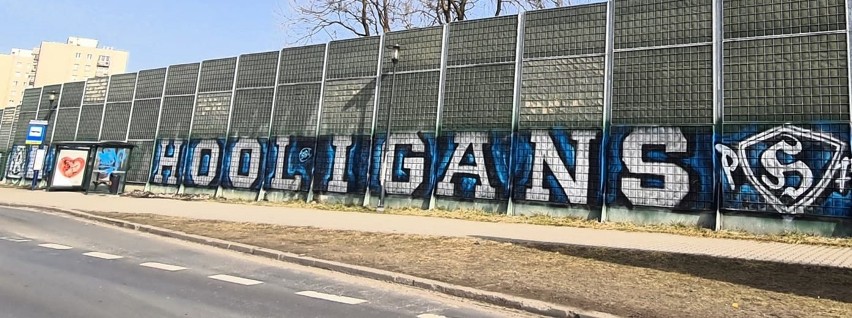 25.02.2021 r. Graffiti Ruchu Chorzów przy ulicy Pszczyńskiej...