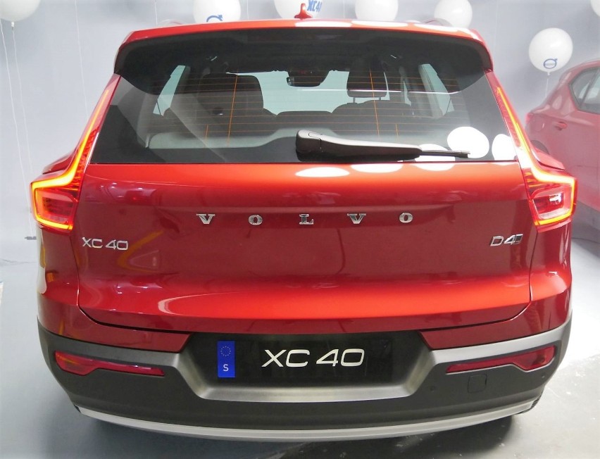 Volvo XC40...
