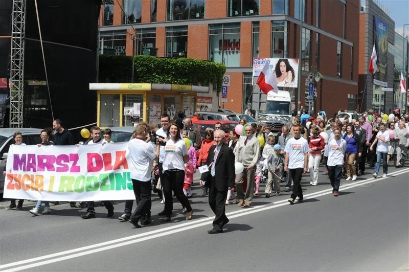 Około 800 osób przeszło ulicami Opola w Marszu dla Życia i...