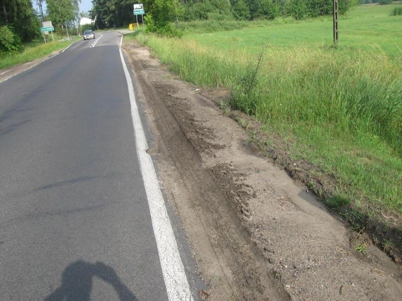 Fatalna, wąska nawierzchnia, spore uskoki między kruszącym...