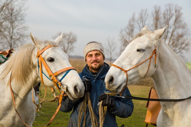 Kristian Bergier jedzie konno do Afryki przez Ziemię Świętą. Wyruszył z Podlasia