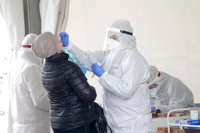 W województwie zachodniopomorskim potwierdzono 921 nowych przypadków zakażenia koronawirusem. Niestety, 30 osób zmarło.