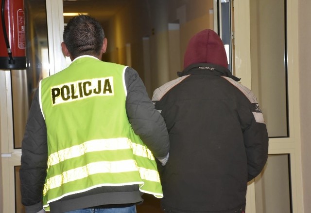 Zaledwie po kilku godzinach policjanci ujęli włamywaczy do domu w Wierzbnej koło Jarosławia.